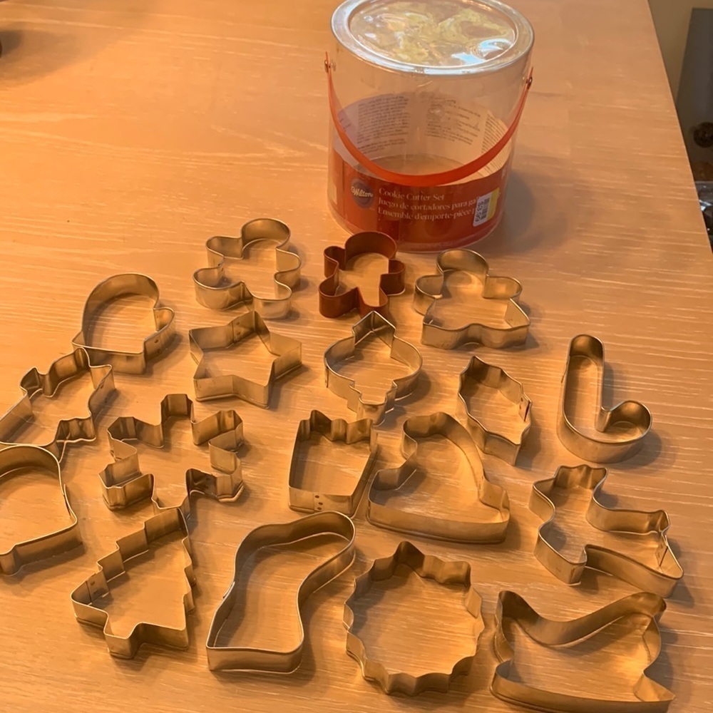 Wilton 18 piece cookie cutter set so clean I don’t think they were ever used